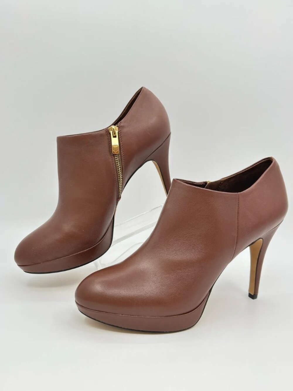 New VINCE CAMUTO Elvin Brown Leather Booties Ankle Boots 7